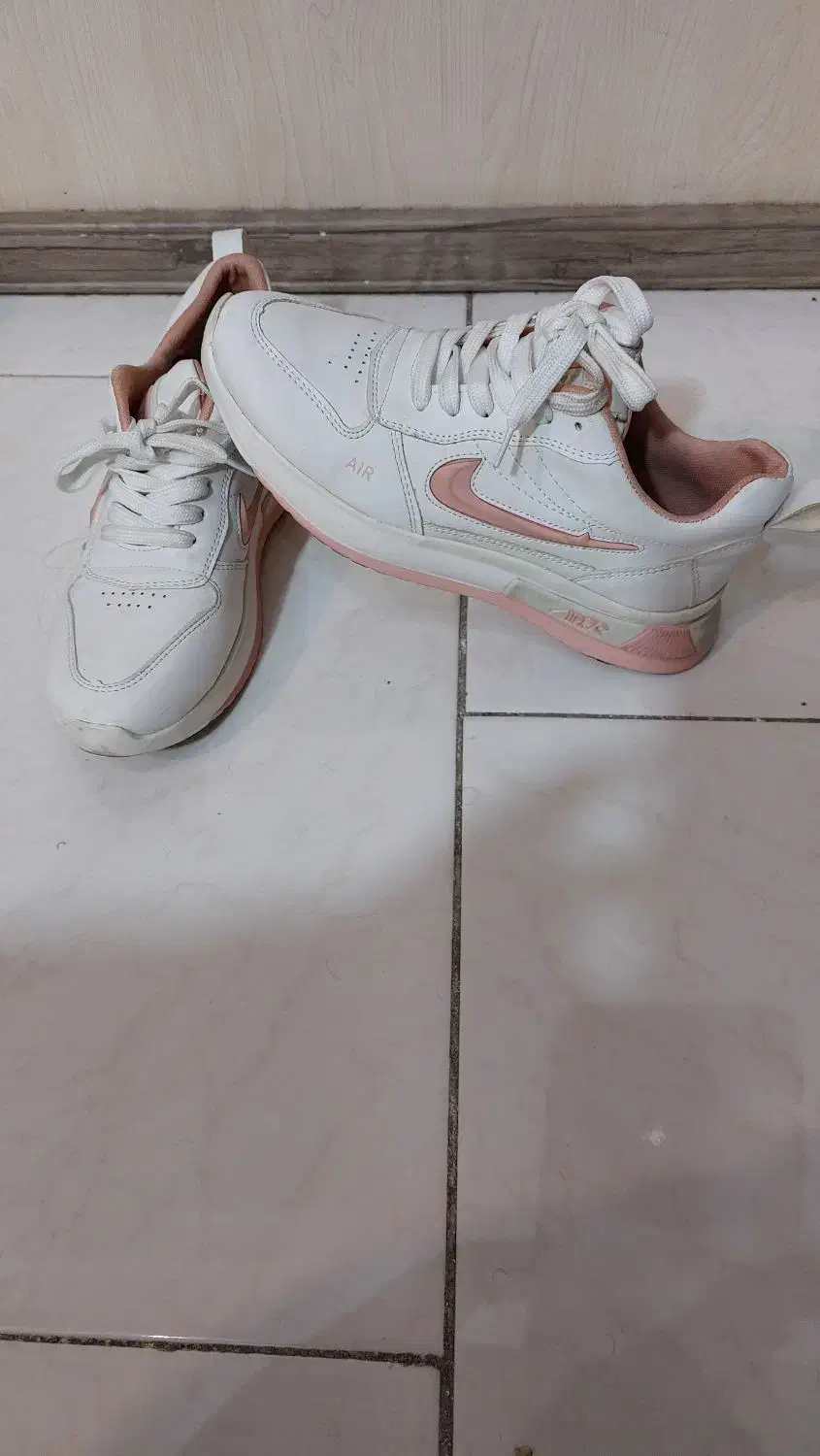 کفش کتونی39|کیف، کفش، کمربند|نهاوند, |دیوار