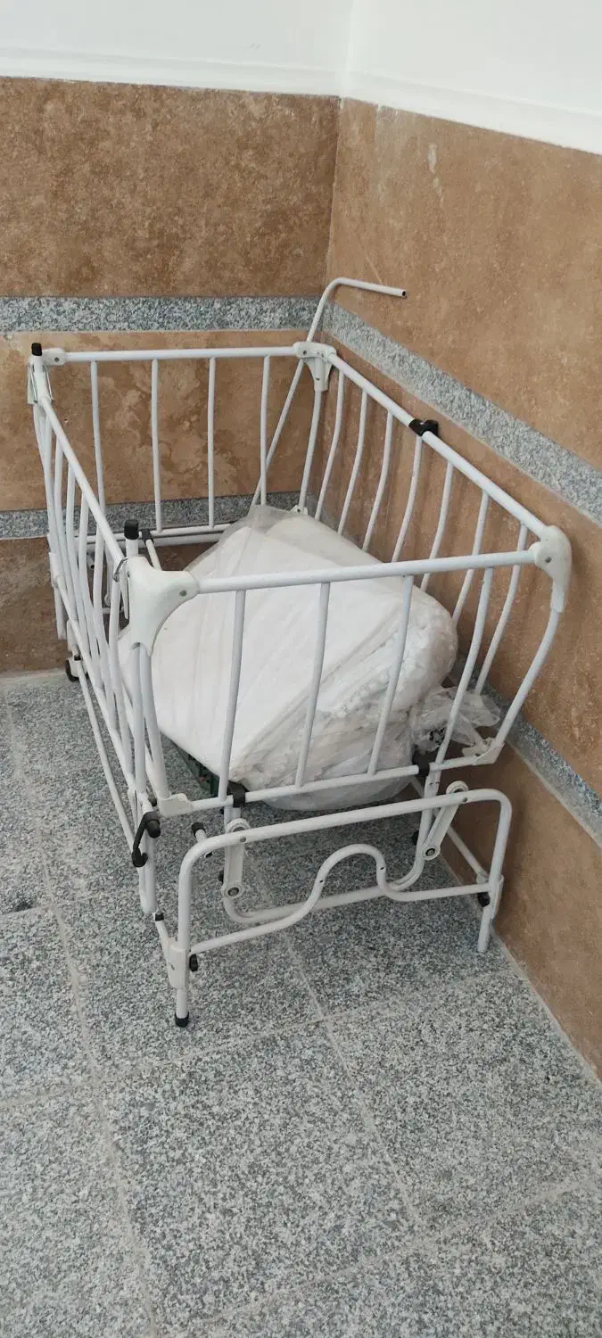 گهواره|تخت و صندلی بچه|خرمآباد, |دیوار