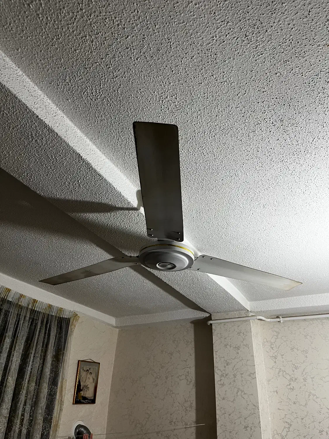 پنکه سقفی  نو سونی|پنکه و تصفیه‌کنندهٔ هوا|بندر انزلی, کوی واحدی|دیوار