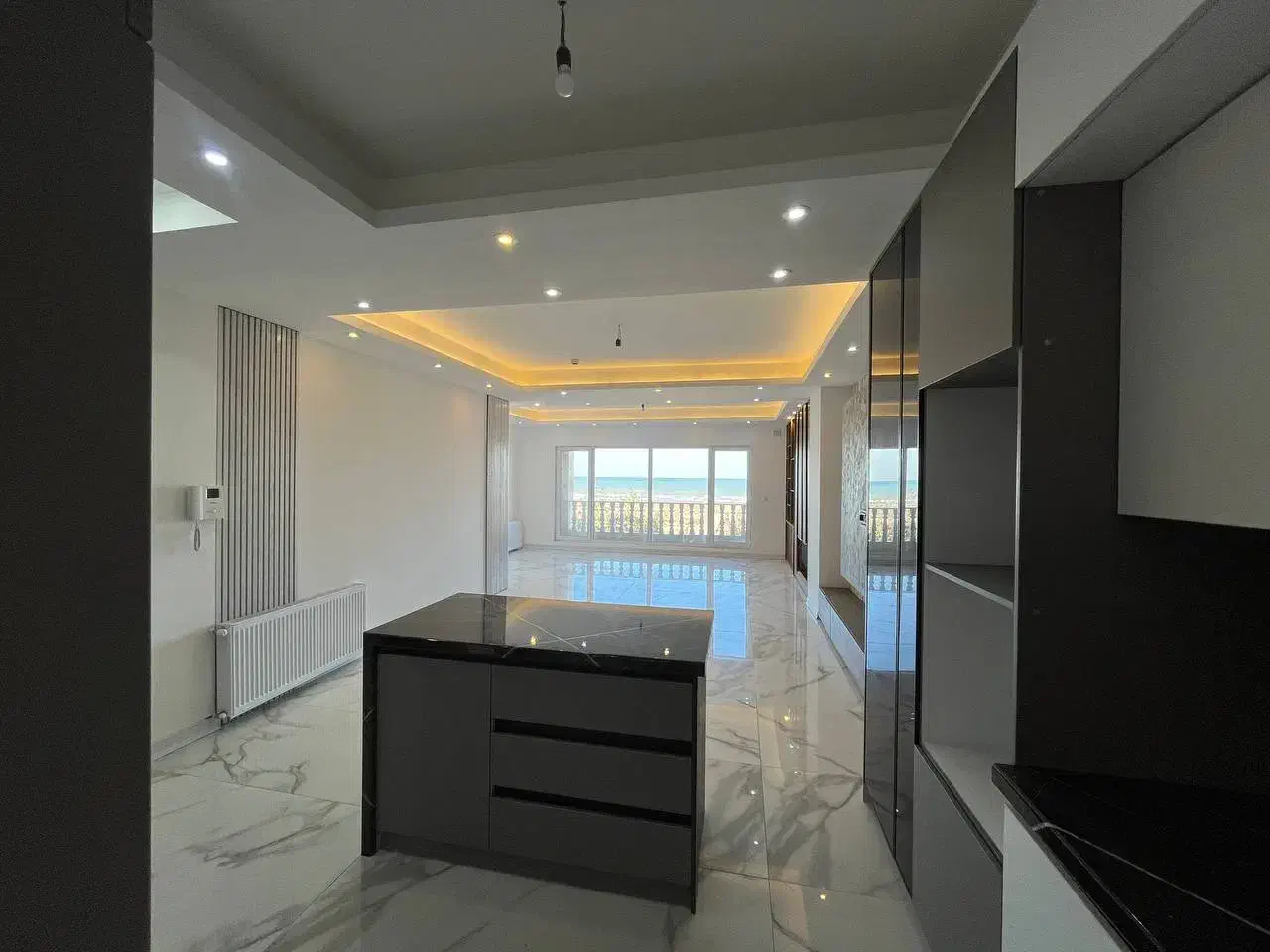 پلاک اول دریا ۱۲۱ متری تراس با قابلیت چیدمان|فروش آپارتمان|فریدون‌کنار, |دیوار