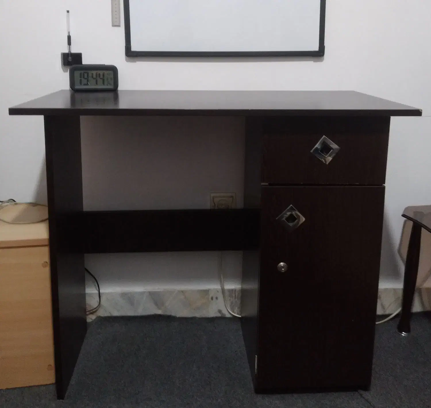 میز تحریر|میز تحریر و کامپیوتر|رشت, باهنر|دیوار