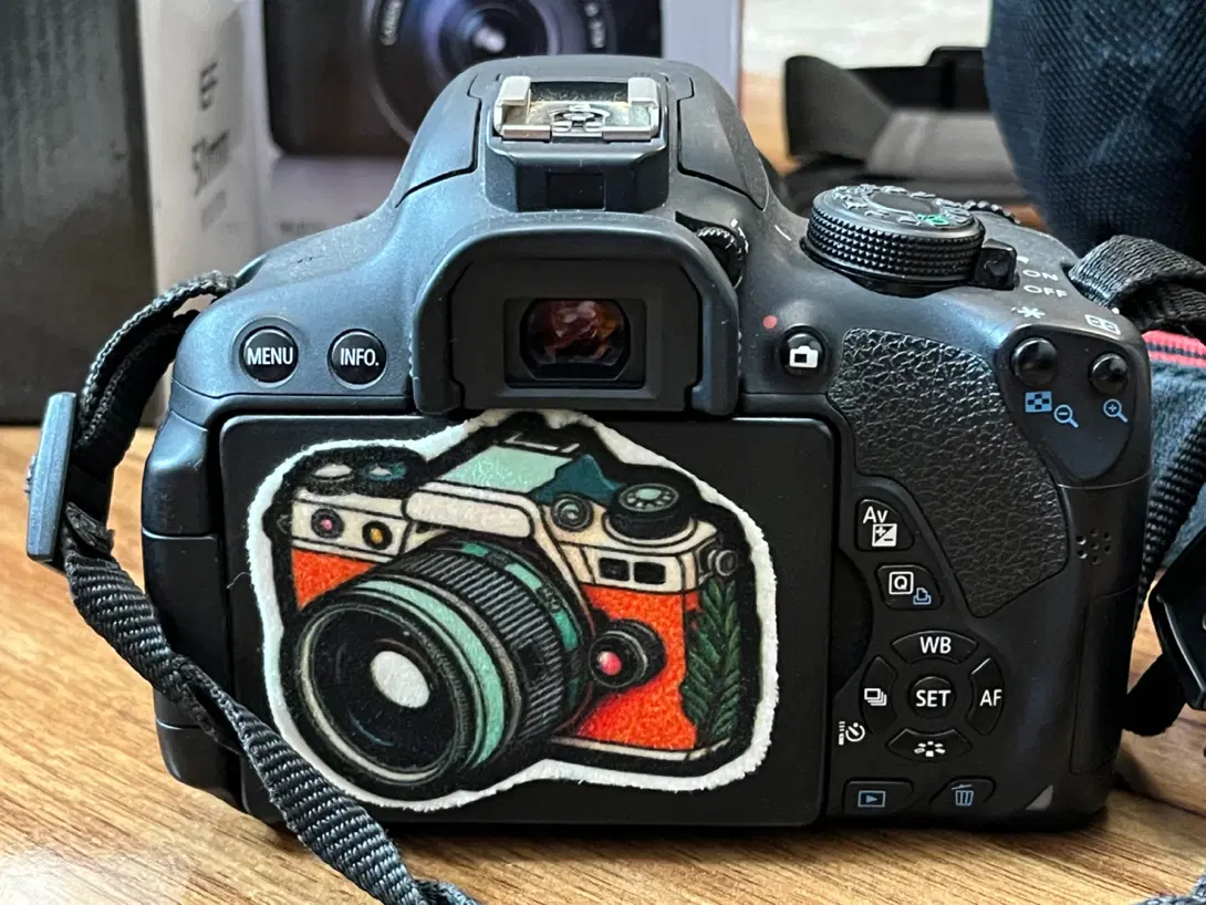 700d canon|دوربین عکاسی و فیلم‌برداری|همدان, |دیوار