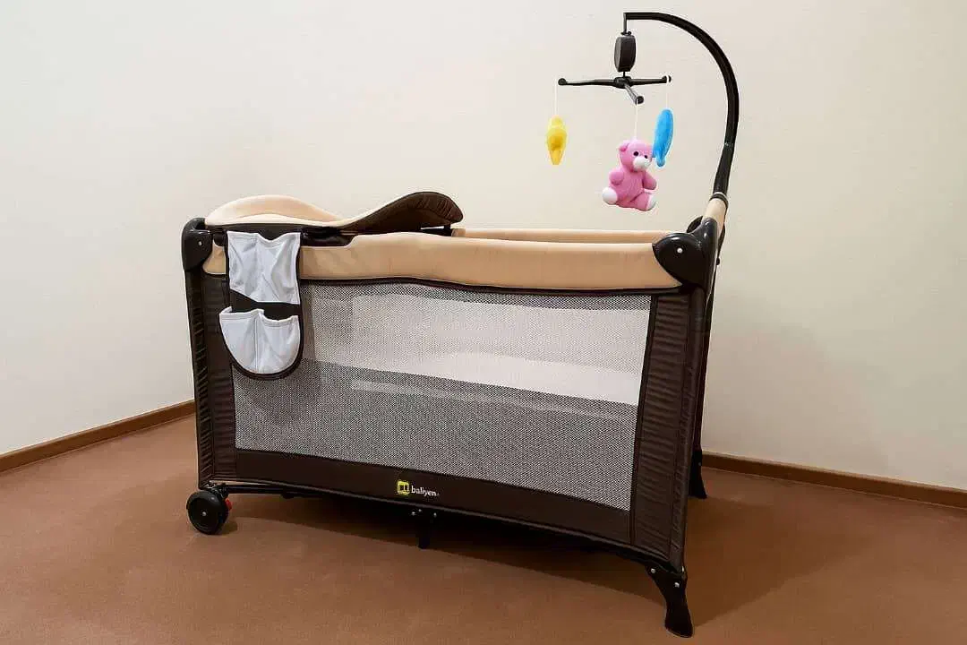 تخت پارک نوزادی|تخت و صندلی بچه|شاهین‌شهر, فردوسی|دیوار