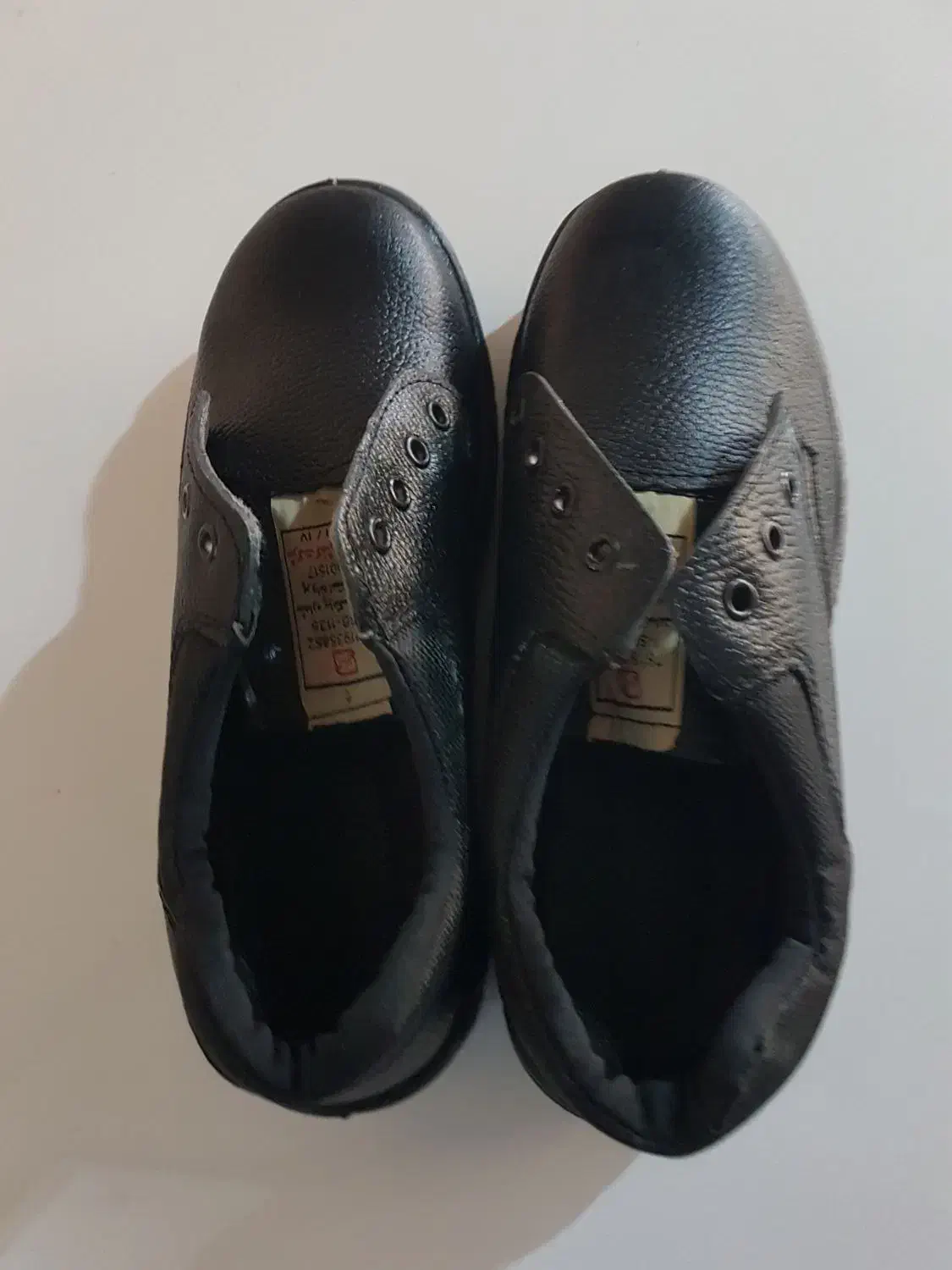 کفش و لباس کار نو|کیف، کفش، کمربند|هشتگرد, فاز ۲ مهستان|دیوار