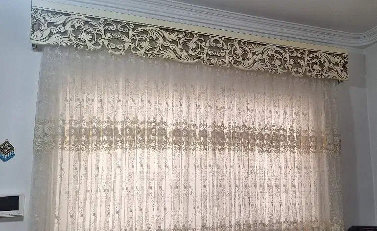 کتیبه چوبب سالم و زیبا شیری رنگ|پرده، رانر، رومیزی|قائمشهر, |دیوار