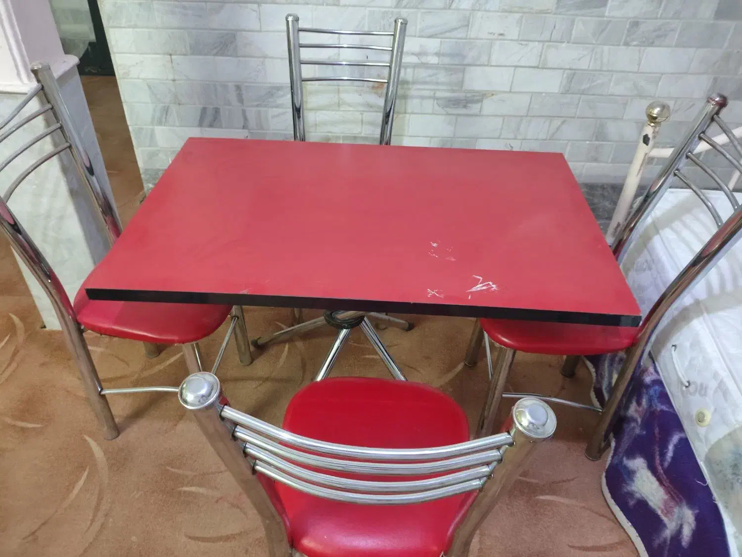 میز غذا خوری مفت|میز و صندلی غذاخوری|قم, بکایی|دیوار