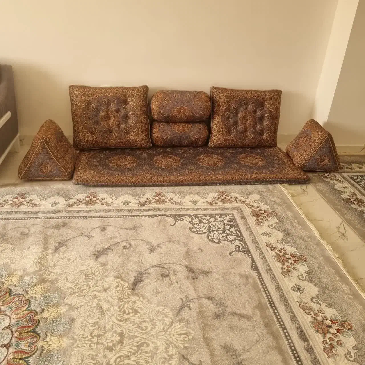 تولیدی پشتی و شاه نشین|پشتی|یزد, |دیوار