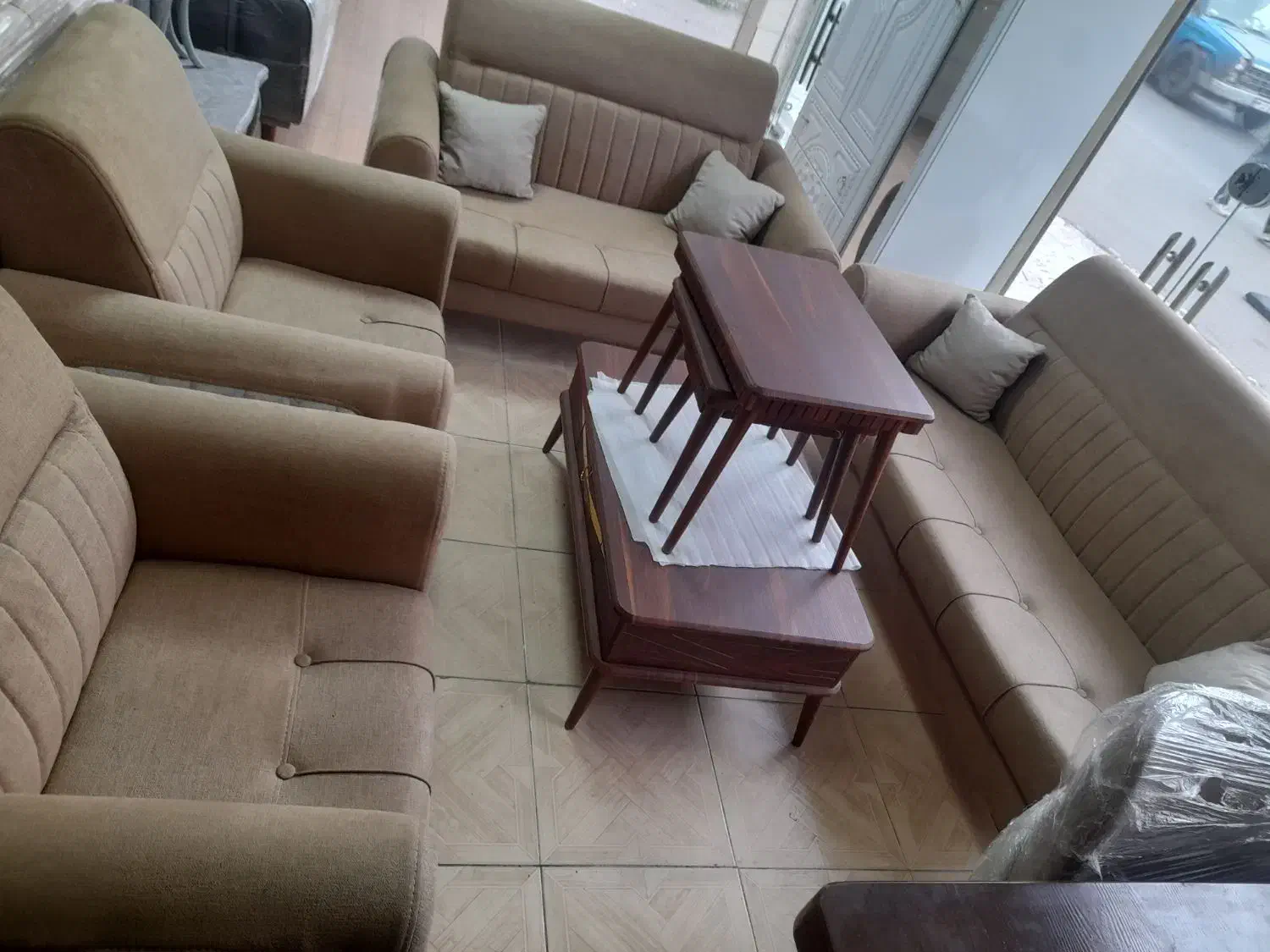 مبل ۷ نفره|مبلمان خانگی و میز عسلی|رشت, گلزاران|دیوار