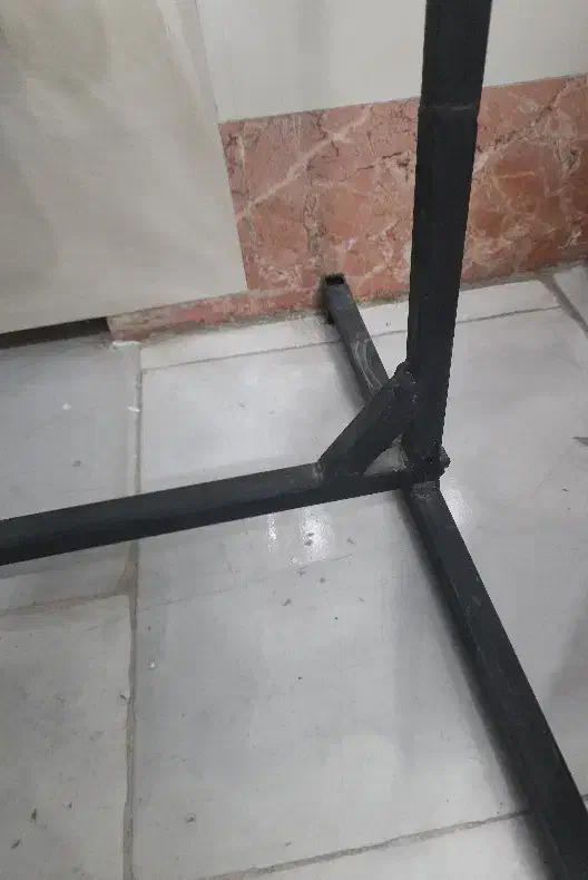 یک عدد رگال لباس اهنی مشکی|جاکفشی، کمد، دراور|مشهد, شهرک صنعتی توس|دیوار