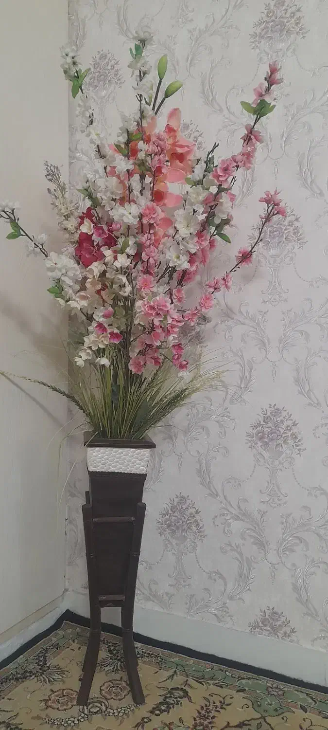 گلدان باگلهای زیبا|گل مصنوعی|قم, پردیسان|دیوار