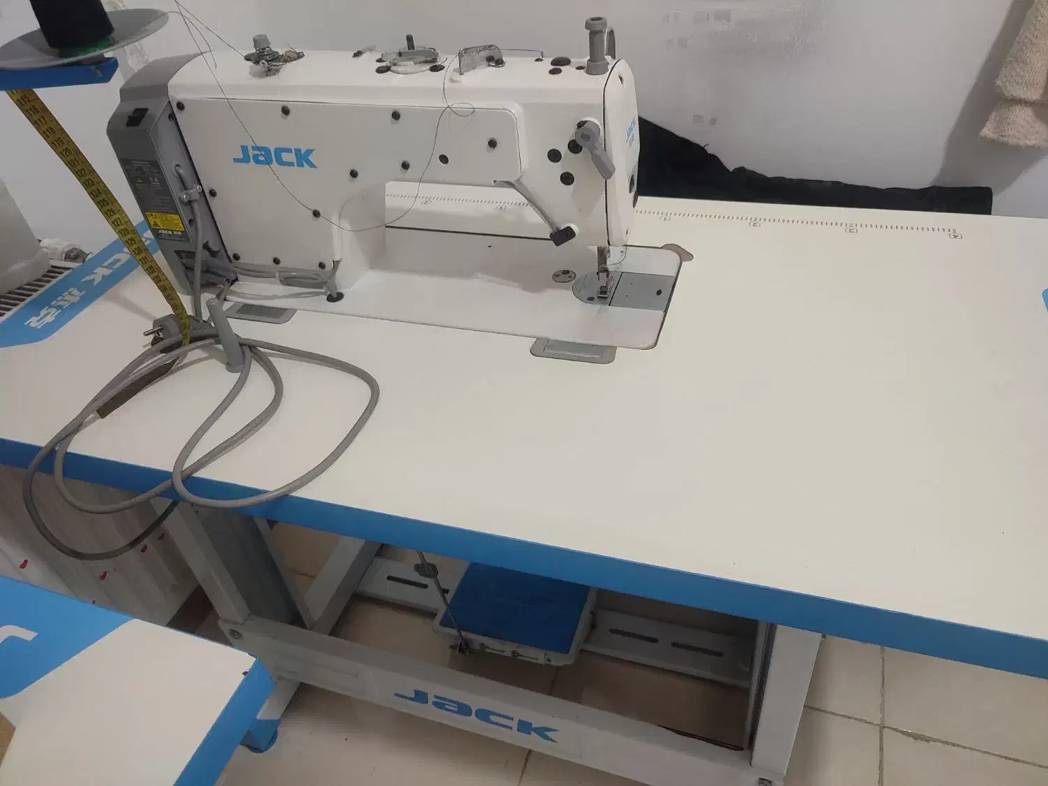 چرخ خیاطی صنعتی و سردوز jack تمیز و سالم در حد نو|چرخ خیاطی و ریسندگی|رشت, باهنر|دیوار