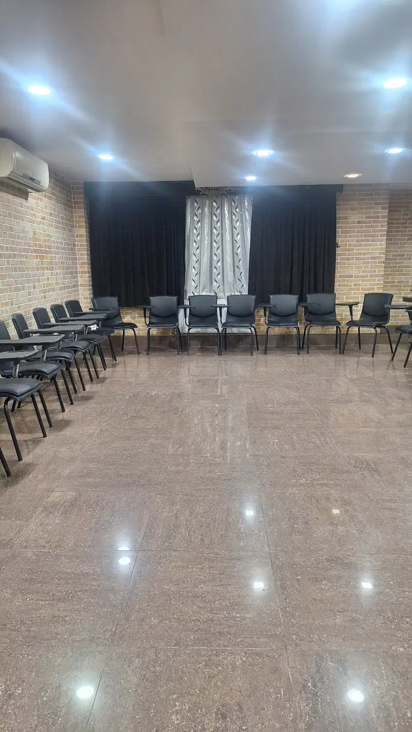 اجاره سالن همایش/ ساعتی روزانه و غیره/معالی آباد|اجارهٔ کوتاهمدت دفتر کار و فضای آموزشی|شیراز, معالیآباد|دیوار