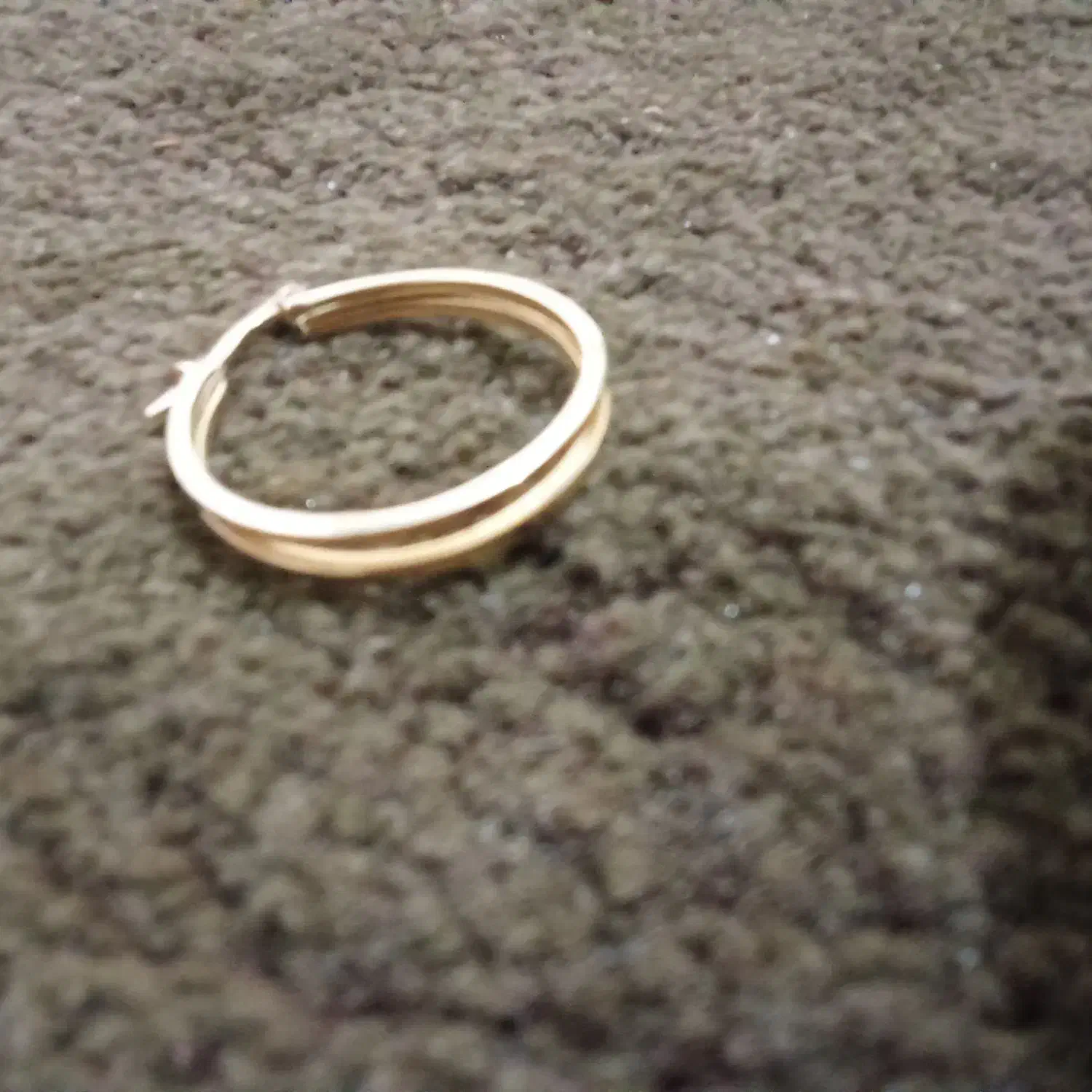 یک عدد گوشواره گم شده|اشیا|آبدانان, |دیوار