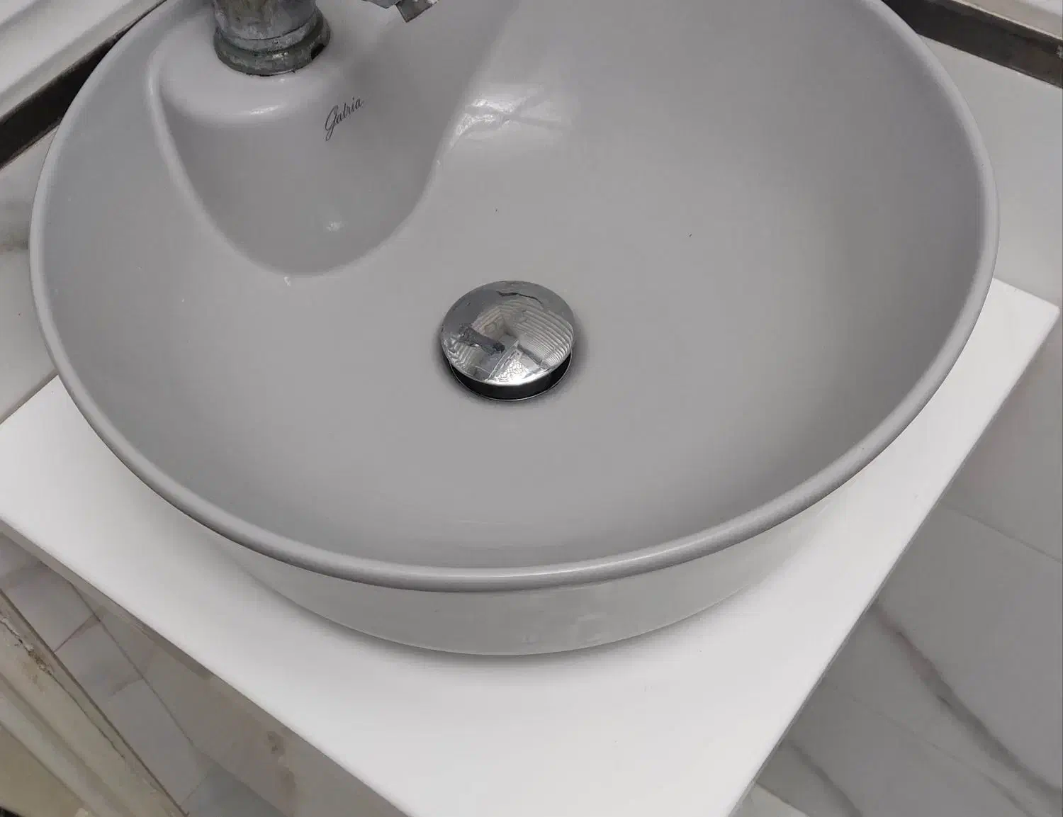 روشویی کاملا سالم در حد نو|لوازم سرویس بهداشتی|رشت, نظری|دیوار