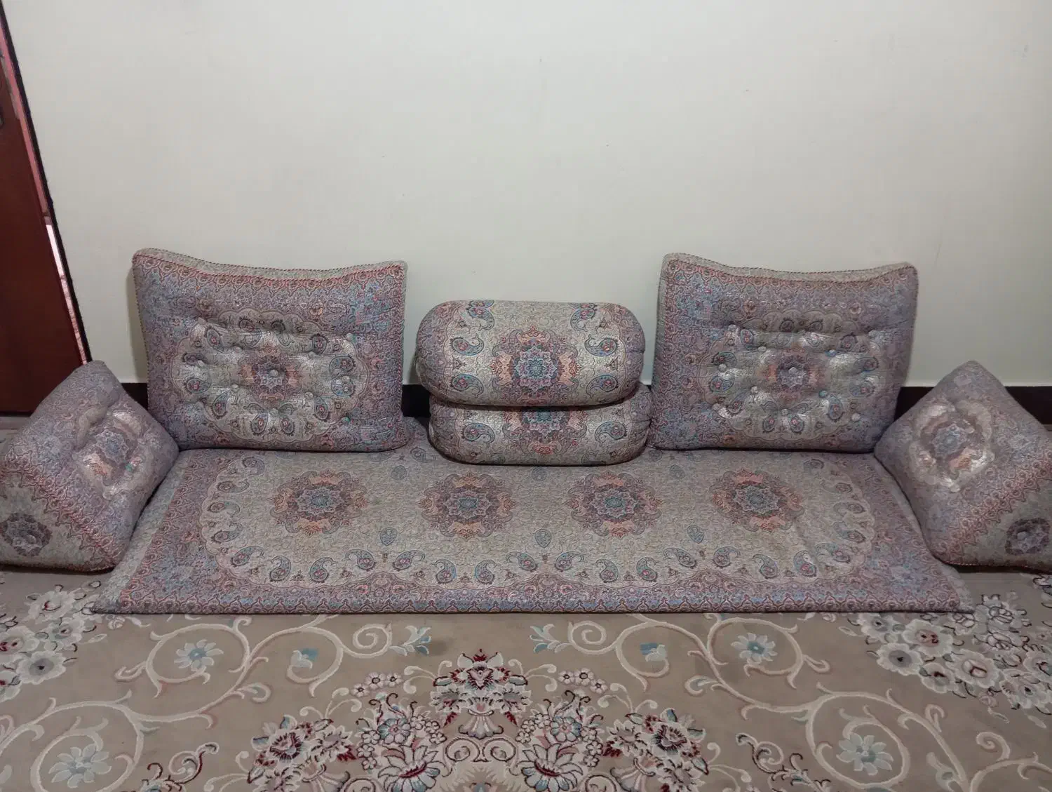 شاه نشین یزدی|پشتی|بیرجند, |دیوار