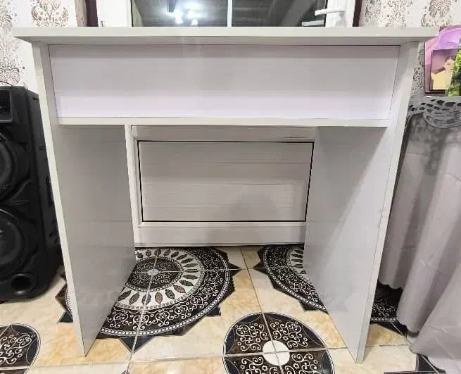 میزناخن|آرایشگاه و سالنهای زیبایی|رشت, آتشگاه|دیوار