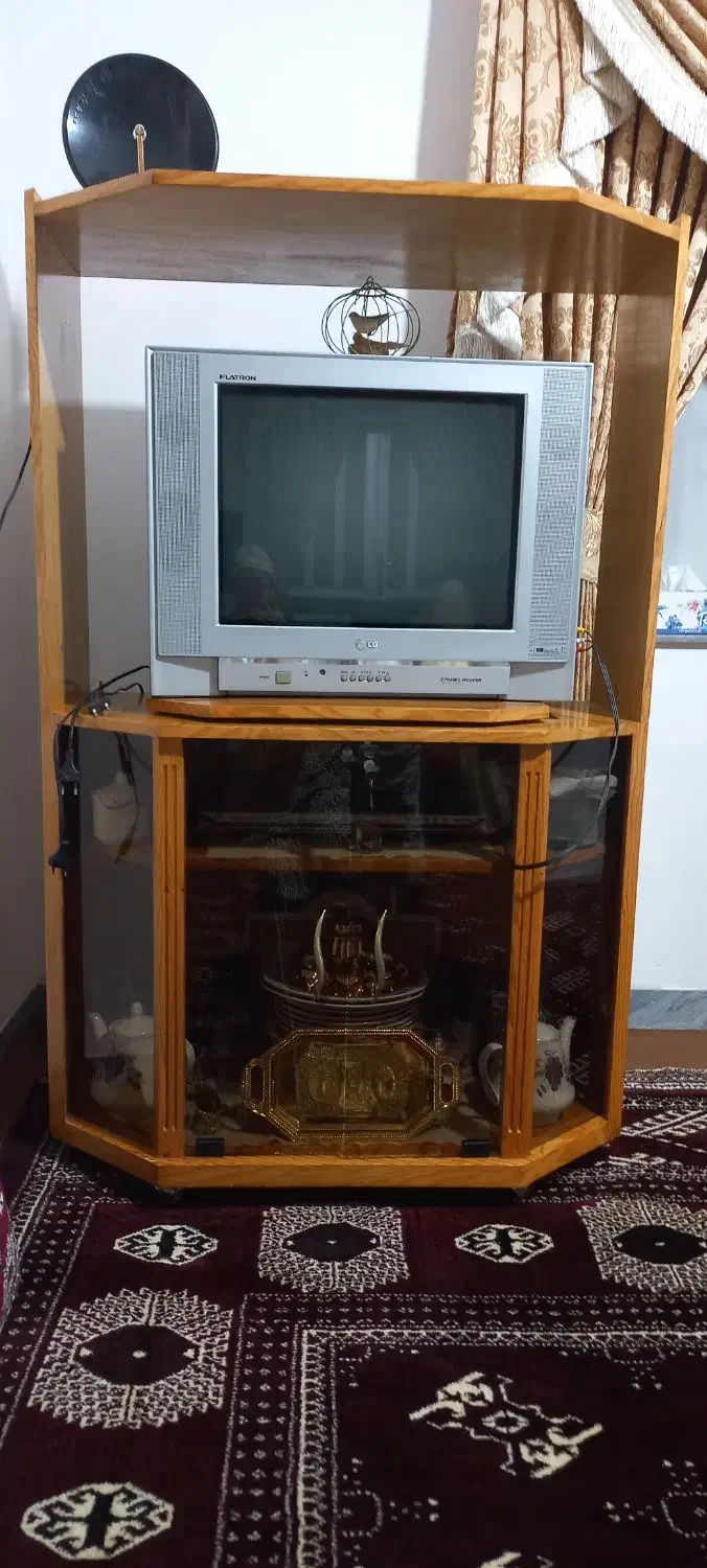 فروش تلویزیون و دستگاه دیجیتال و بوفه یکجا|تلویزیون و پروژکتور|گمیشان, |دیوار