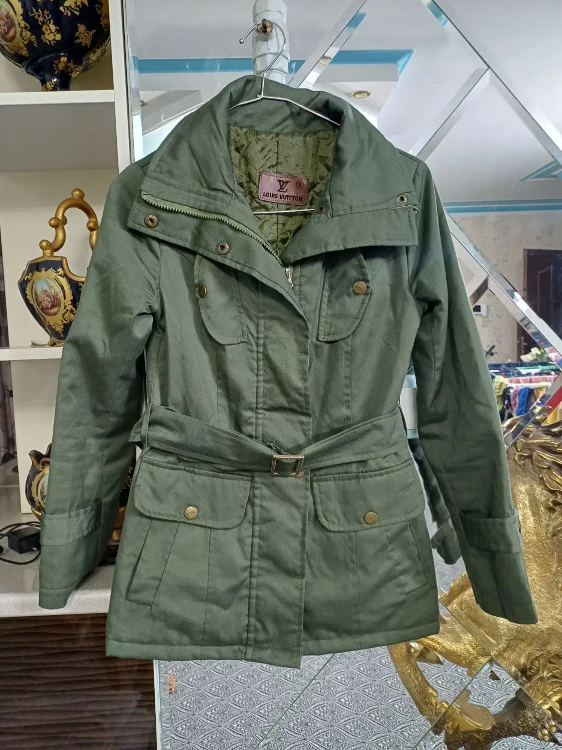 پالتو|لباس|تهران, آهنگ|دیوار