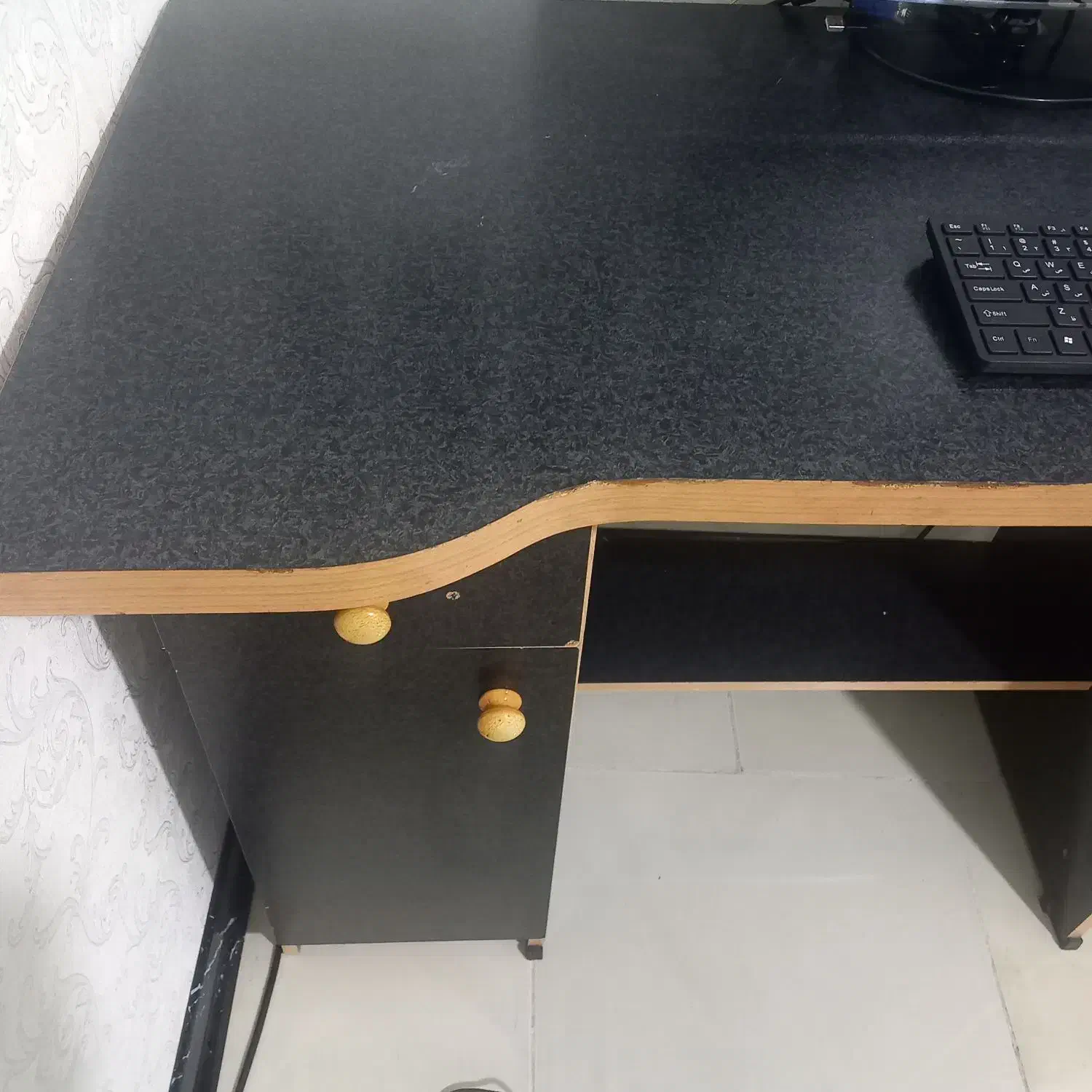 میز کامپیوتر|میز تحریر و کامپیوتر|بومهن, |دیوار