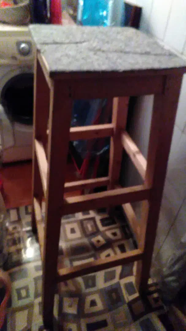 چهار پایه بلند چوب نراد|صندلی و نیمکت|رشت, پیرسرا|دیوار