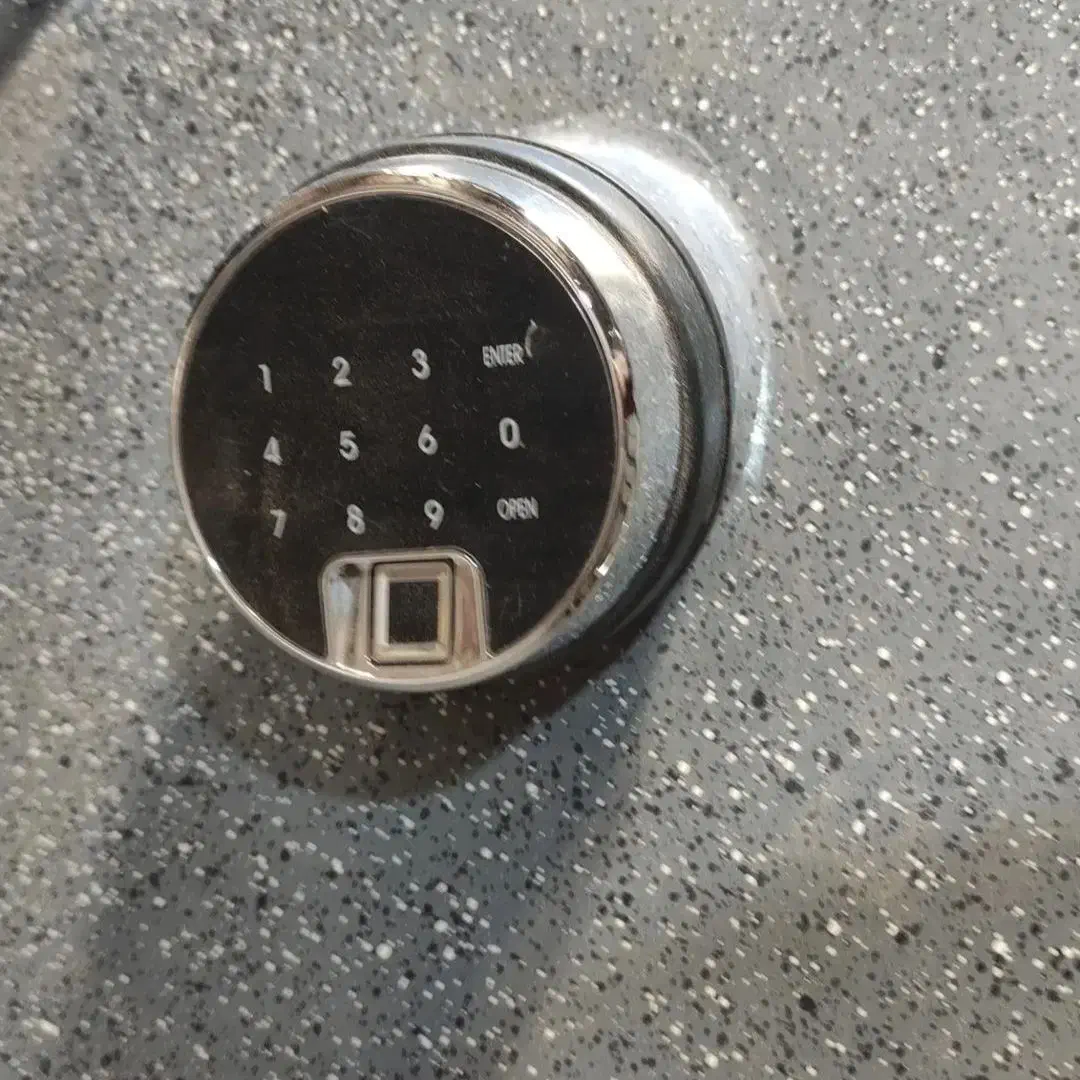 پیچی و زنجیری گاوصندوق اسانسوری کریمی|ابزارآلات|سده (خراسان جنوبی), |دیوار