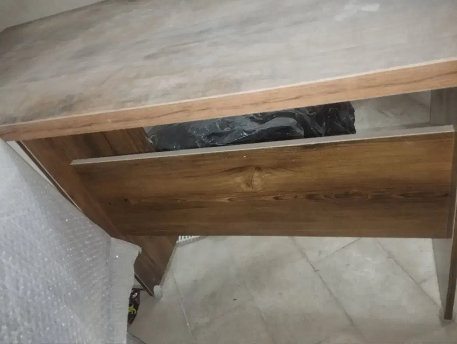 میز تحریر|میز تحریر و کامپیوتر|مبارکه, |دیوار