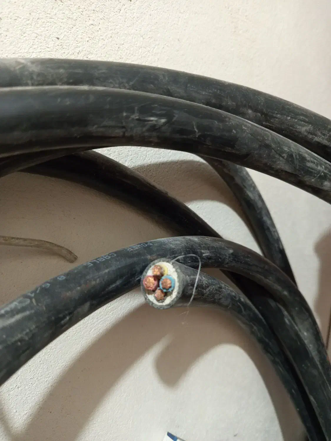 کابل ۴ در ۱۶ قوی ۱۰ متر|سایر لوازم برقی|رشت, امین الضرب|دیوار