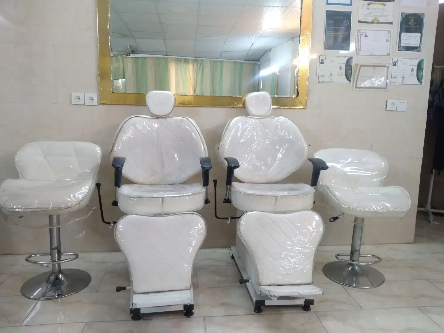 تجهیزات سالن زیبایی|آرایشگاه و سالن‌های زیبایی|دماوند, گیلاوند|دیوار