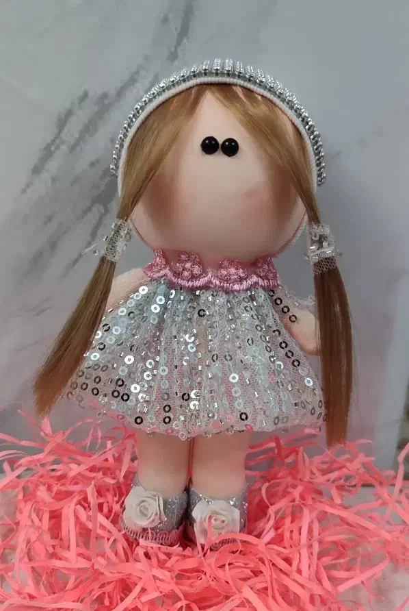 عروسک دخترانه|اسباب‌‌بازی|رباط‌کریم, رباط‌کریم|دیوار