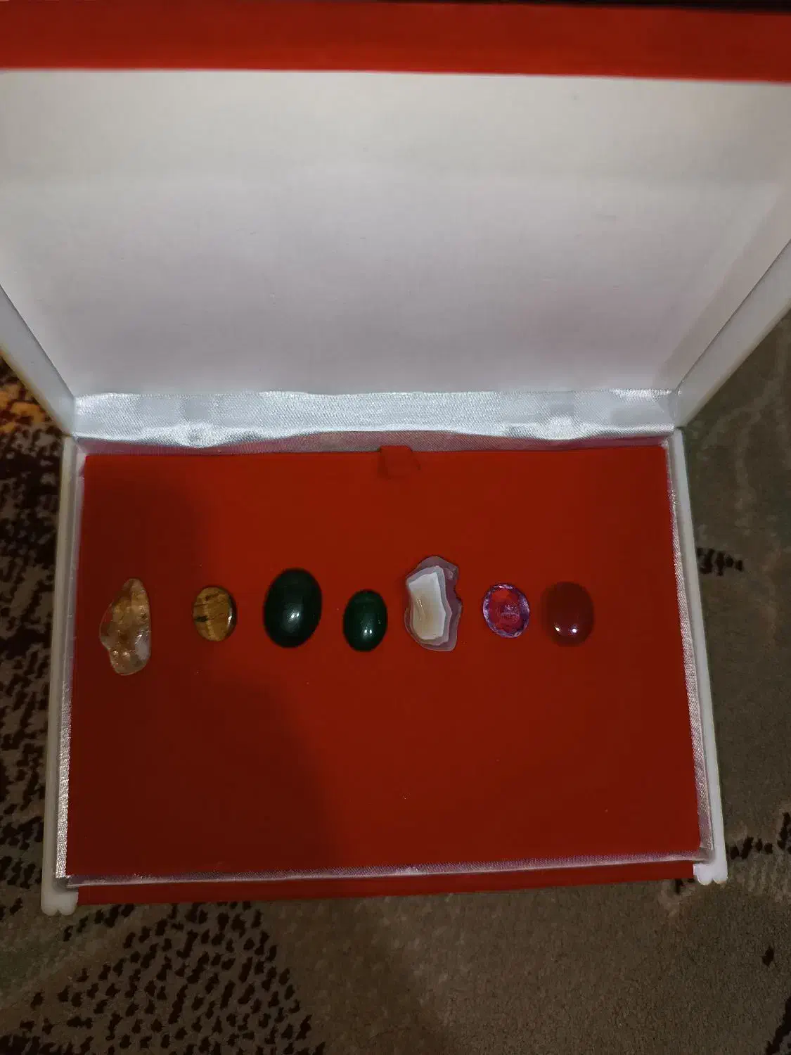 نگین های زینتی سنگ های عقیق و ...|جواهرات|قروه, |دیوار