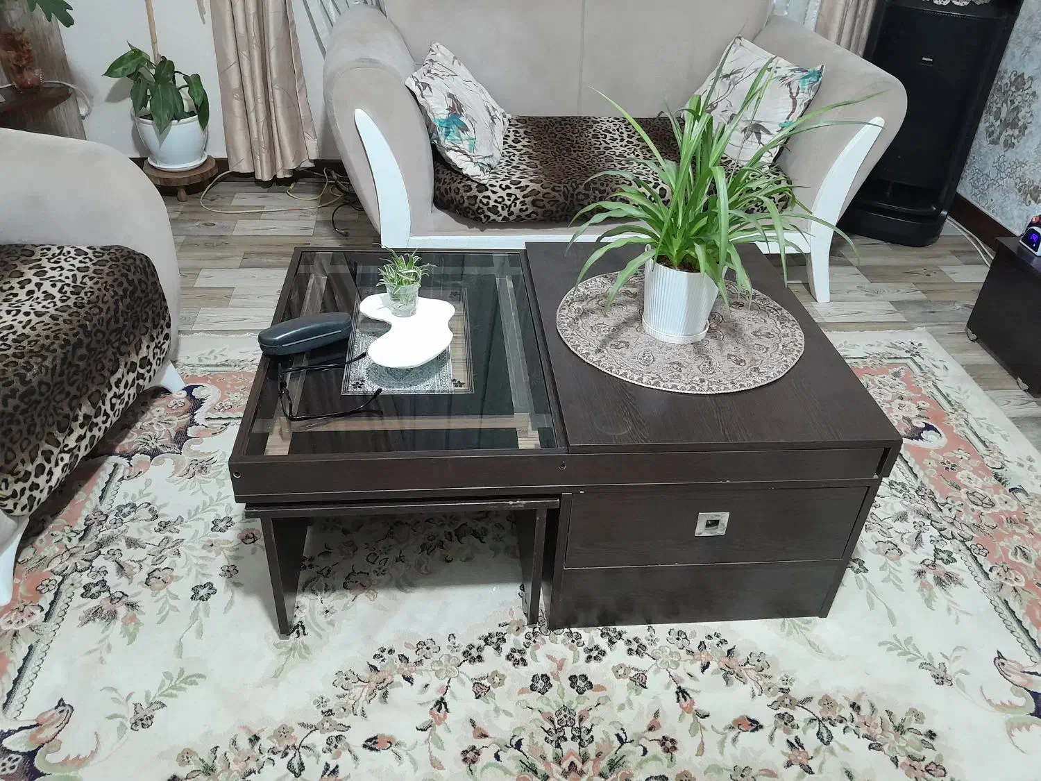 میز وسط|مبلمان خانگی و میز عسلی|اندیشه, اندیشه فاز ۱|دیوار