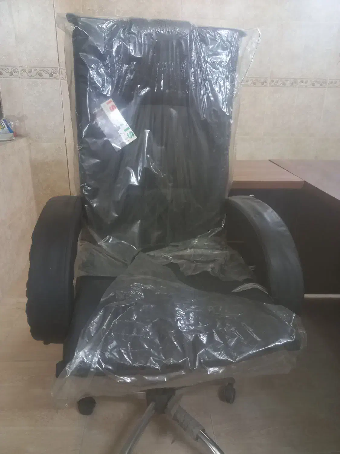 میز مدیریت همراه با صندلی|مبلمان اداری|یزد, |دیوار