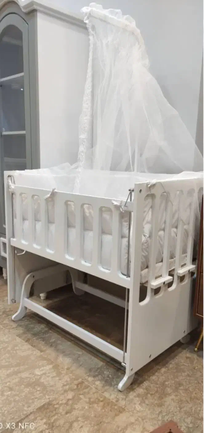 تخت کنار مادر|تخت و سرویس خواب|اسلام‌شهر, شهرک قائمیه|دیوار