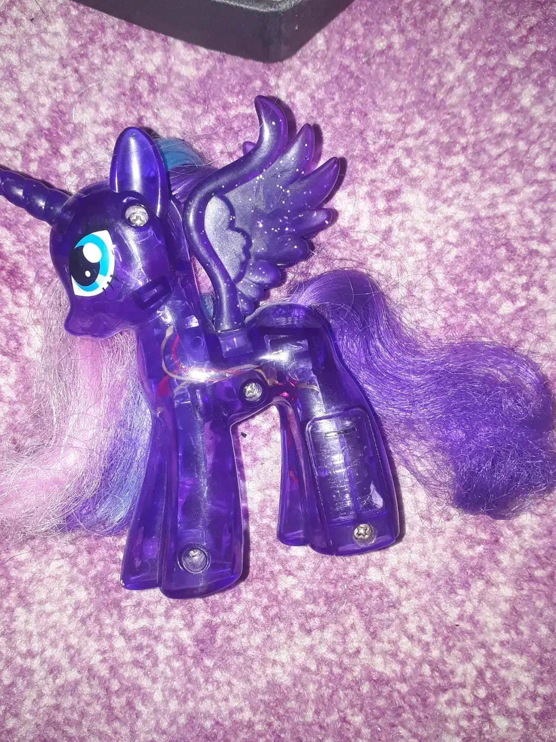 عروسک فیگور و پونی|اسباب‌بازی بچه|اندیشه, اندیشه فاز ۱|دیوار