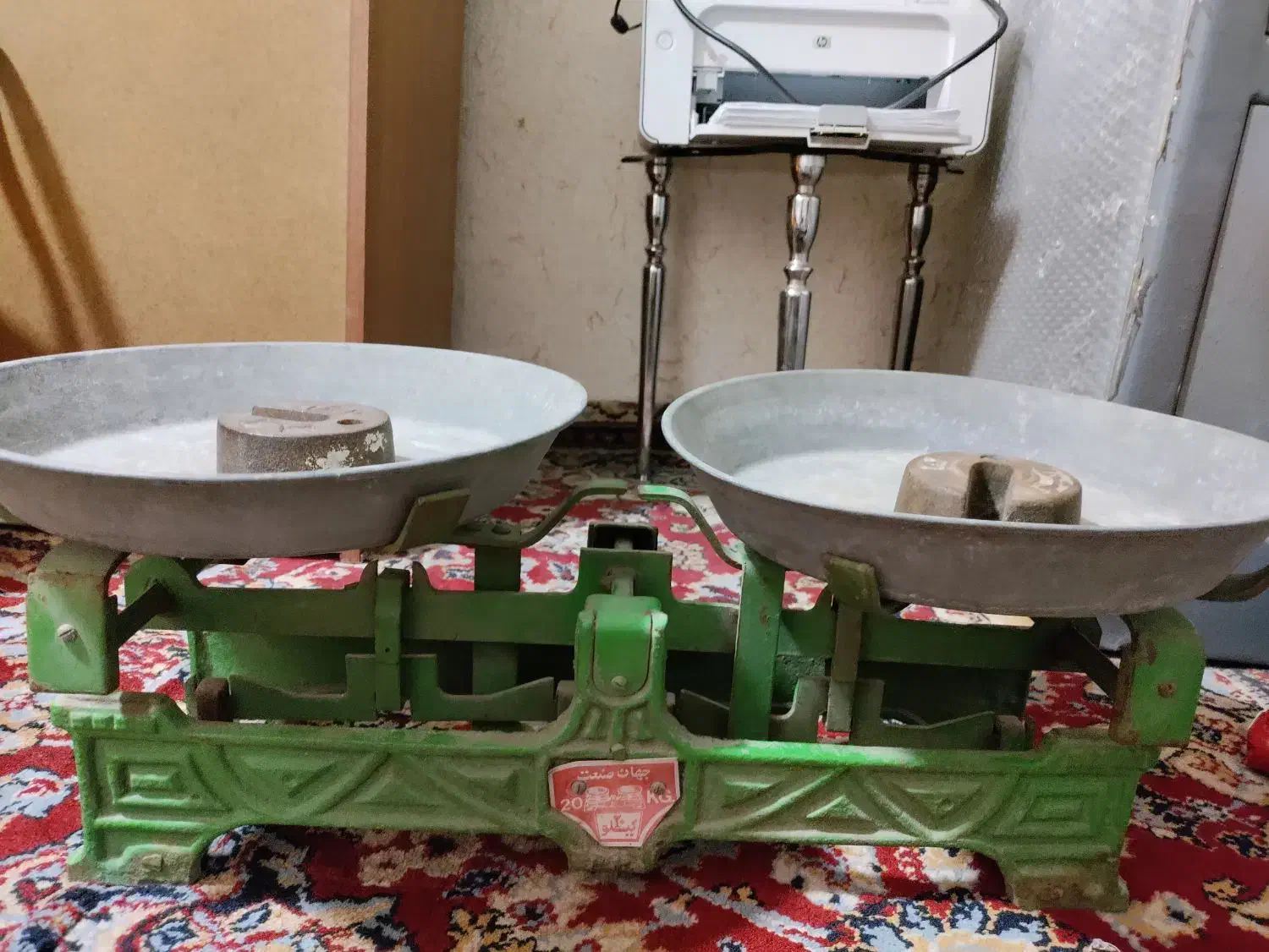 ترازو کفه ای ۲۰ کیلویی با چند کیلو سنگ|کلکسیون اشیاء عتیقه|مشهد, ادیب نیشابوری (شهرک غرب)|دیوار