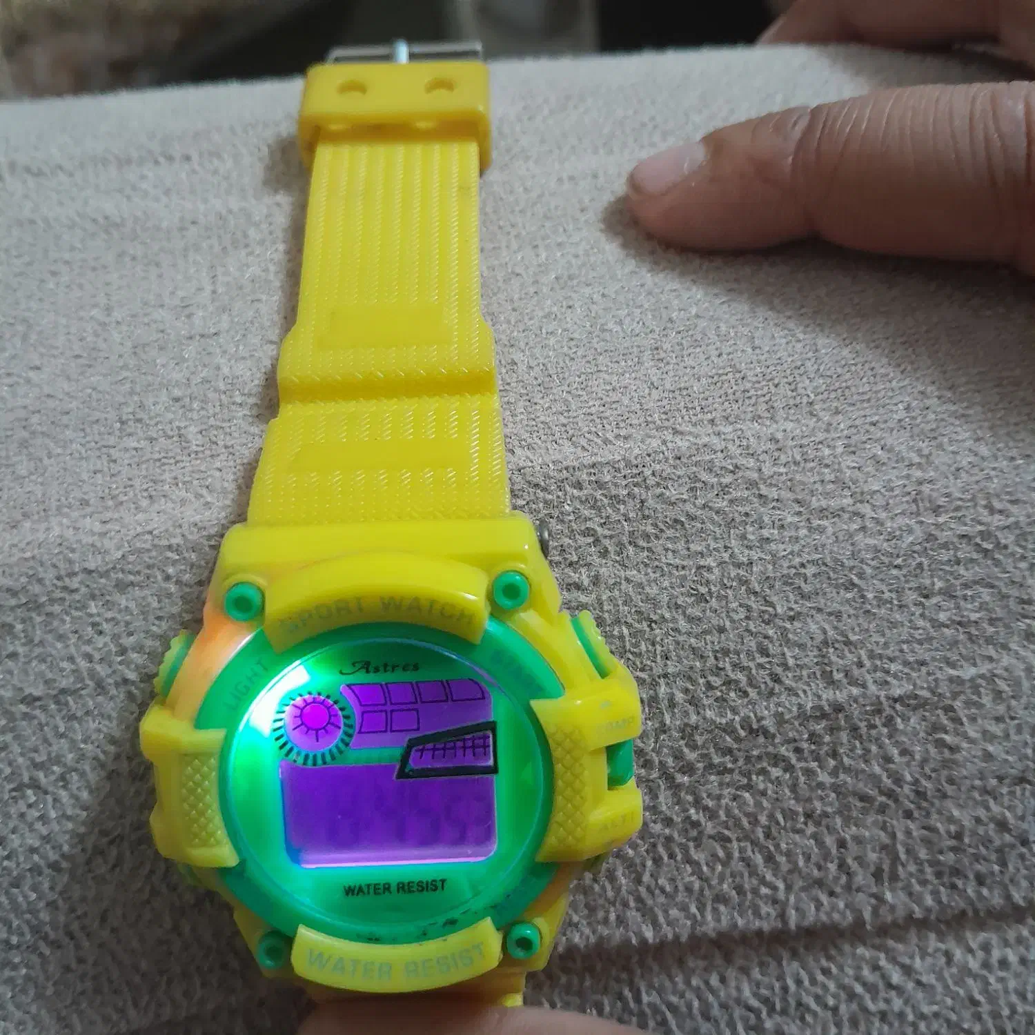 ساعت بچگانه|ساعت|گلبهار, شهر جدید گلبهار|دیوار