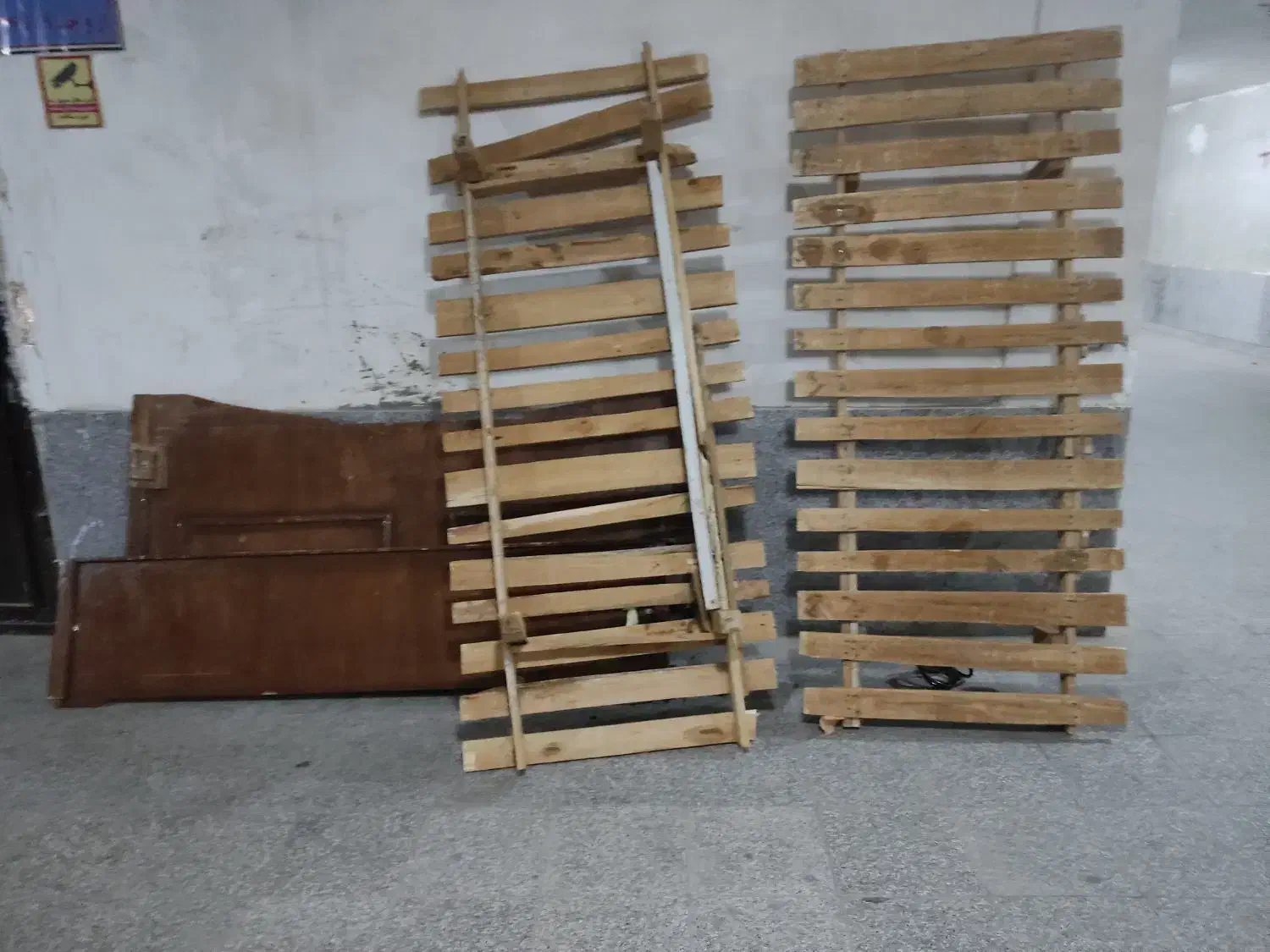 تخت دونفره مناسب باغ|تخت و سرویس خواب|گلبهار, شهر جدید گلبهار|دیوار