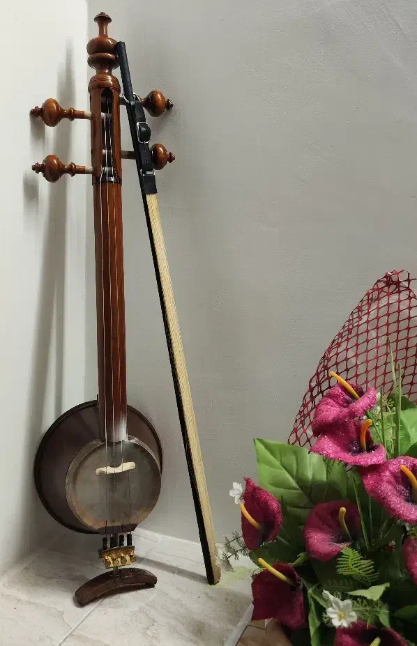 کمانچه گردو شهباز|سازهای سنتی|کرمانشاه, |دیوار