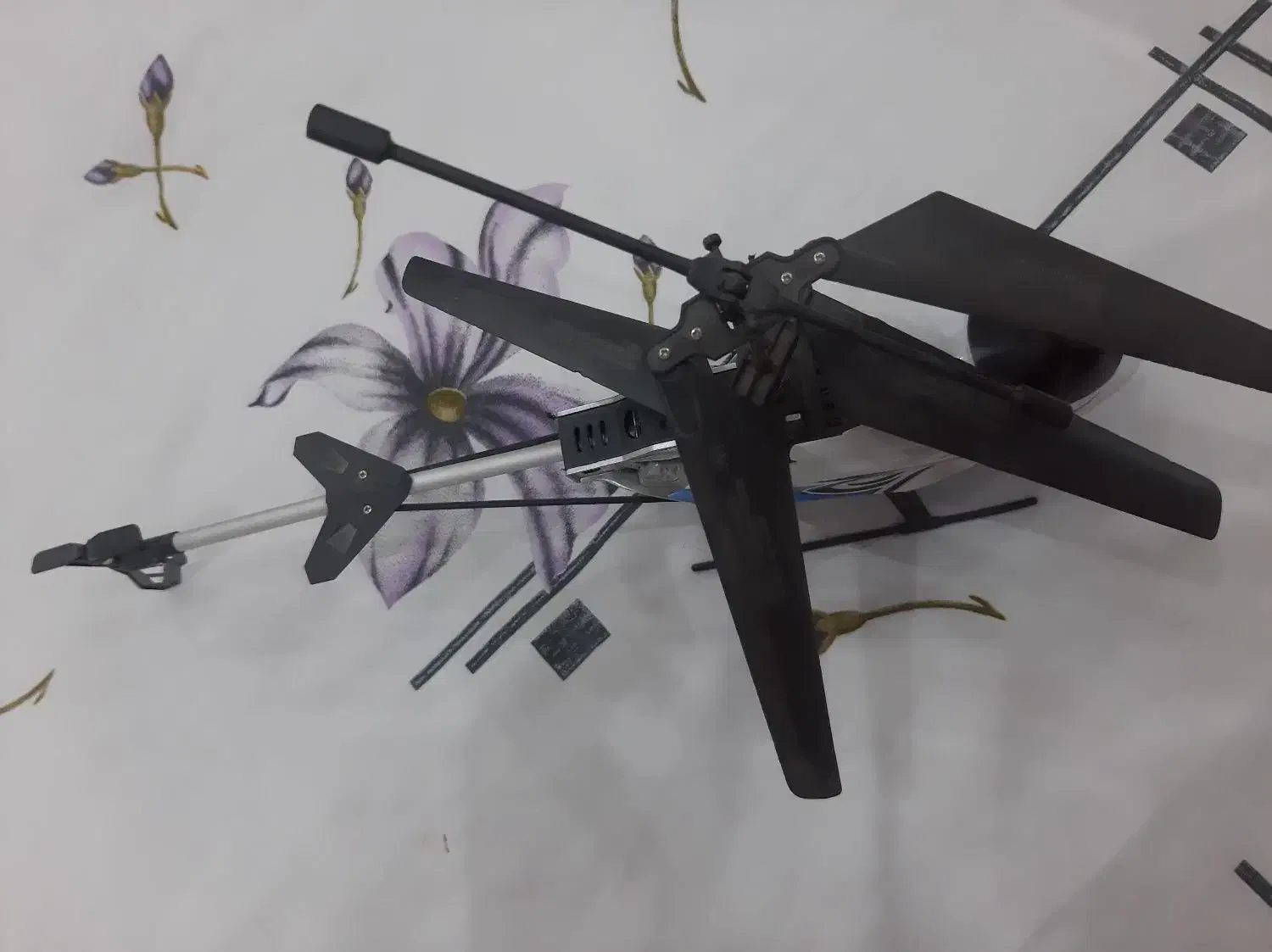 هلیکوپتر فروشی پول لازمم|اسباب‌‌بازی|کاشمر, |دیوار