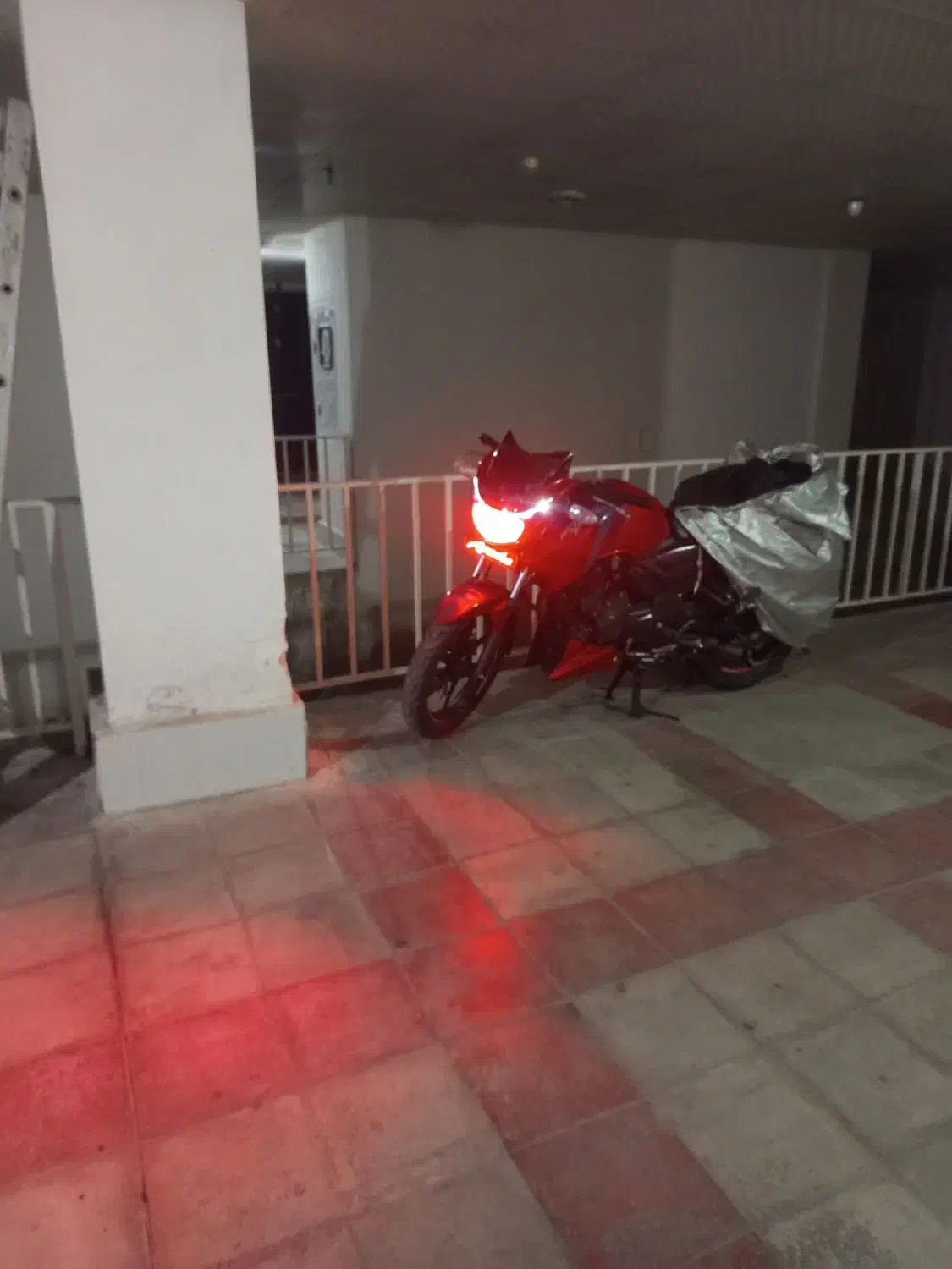 آپاچی آلبالویی مدل 95|موتورسیکلت|مشهد, الهیه|دیوار