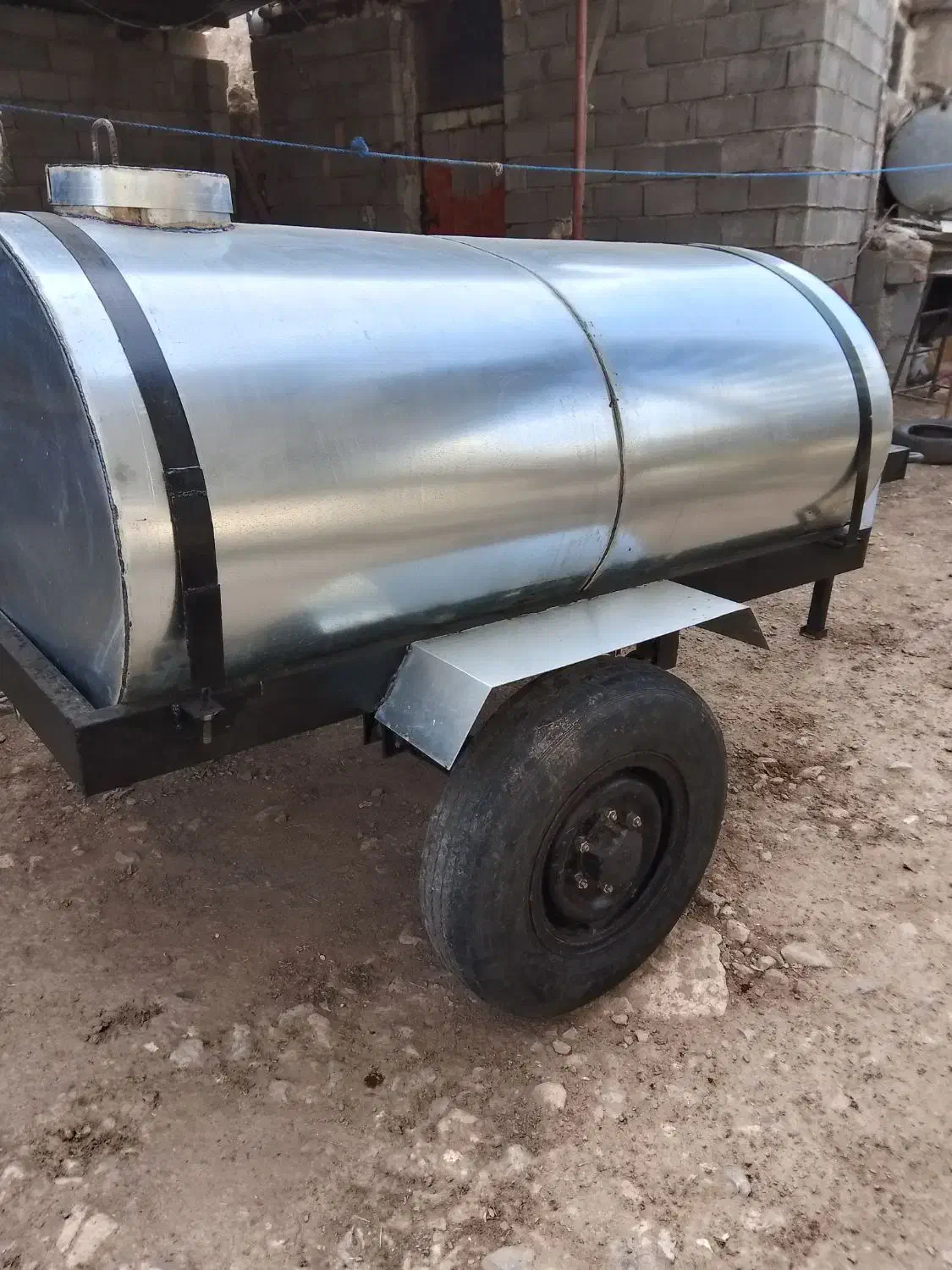تانکر ۲۰۰۰لیتری چرخ دار|ماشینآلات صنعتی|کوزران, |دیوار