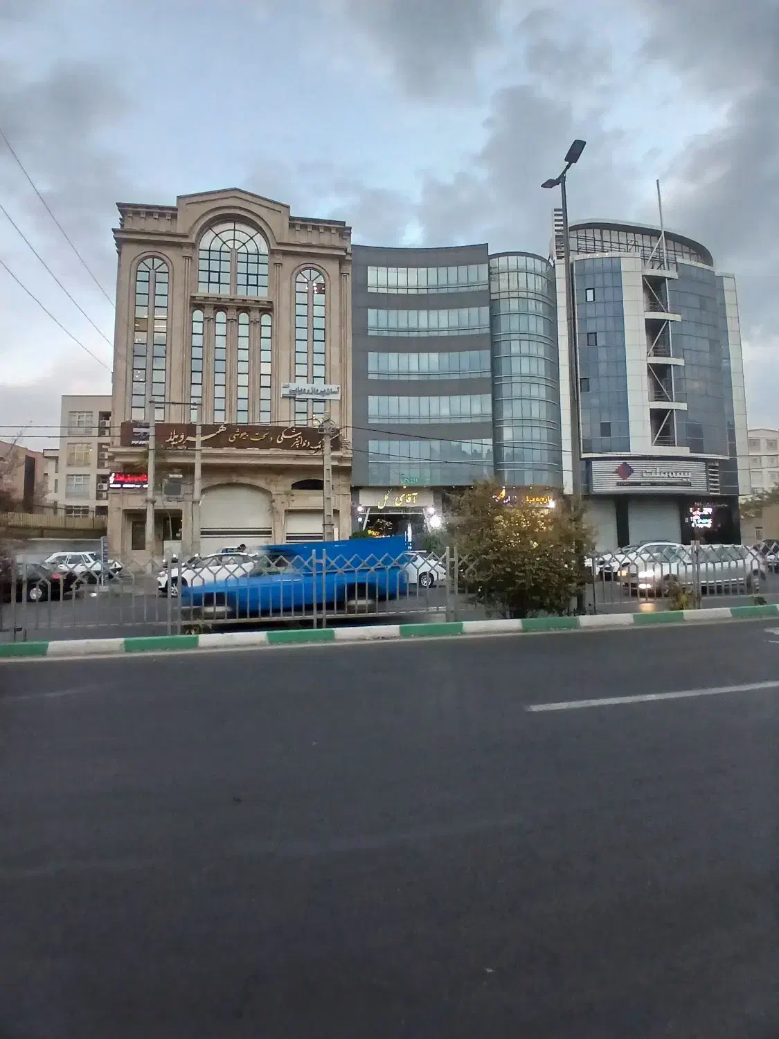 آپارتمان سند اداری/روبه نما/بدون مشابه/درختی|فروش دفتر کار، اتاق اداری، مطب|کرج, مهرویلا جنوبی|دیوار