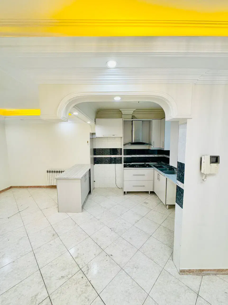 75متر * 2خواب *رو به آفتاب *خوش نقشه *تبدیل تا رهن