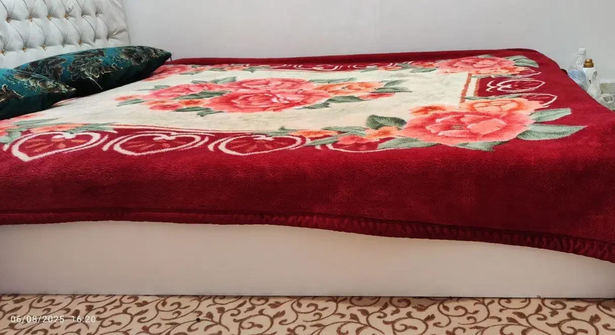 تخت خواب همراه آیینه بزرگ|تخت و سرویس خواب|دورود, |دیوار