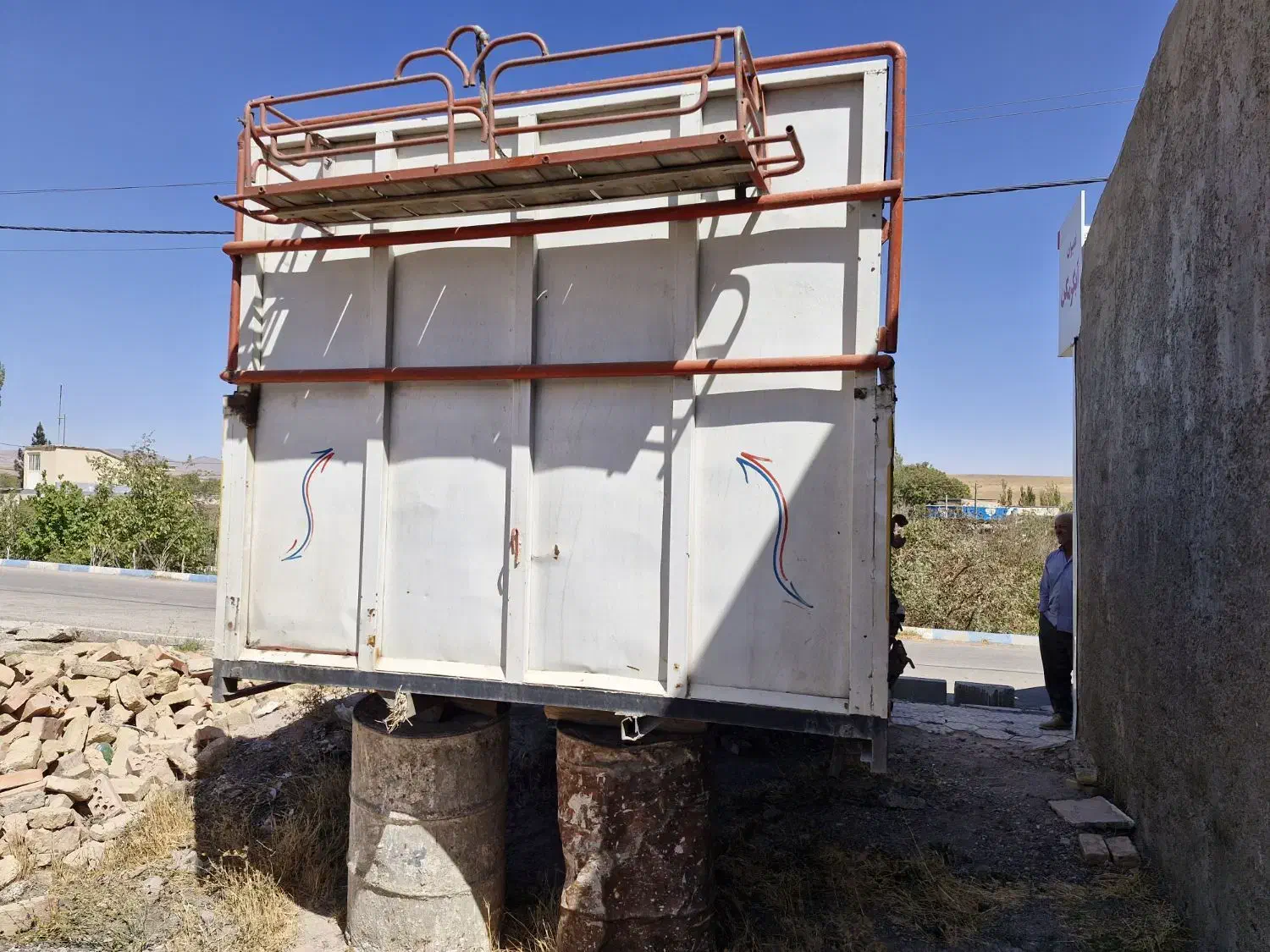 اتاق عقب اسیوزو|خودرو سنگین|الوند, |دیوار