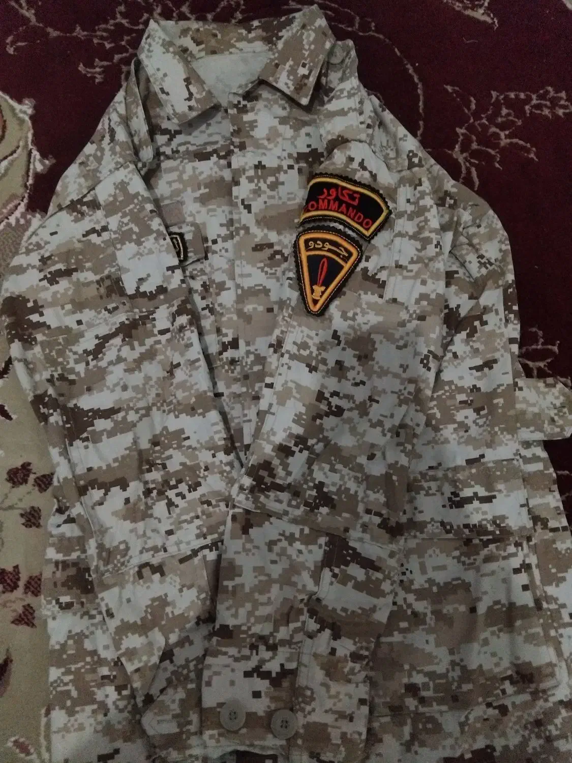 لباس نظامی خاکی|لباس|تربتحیدریه, کاشانی|دیوار