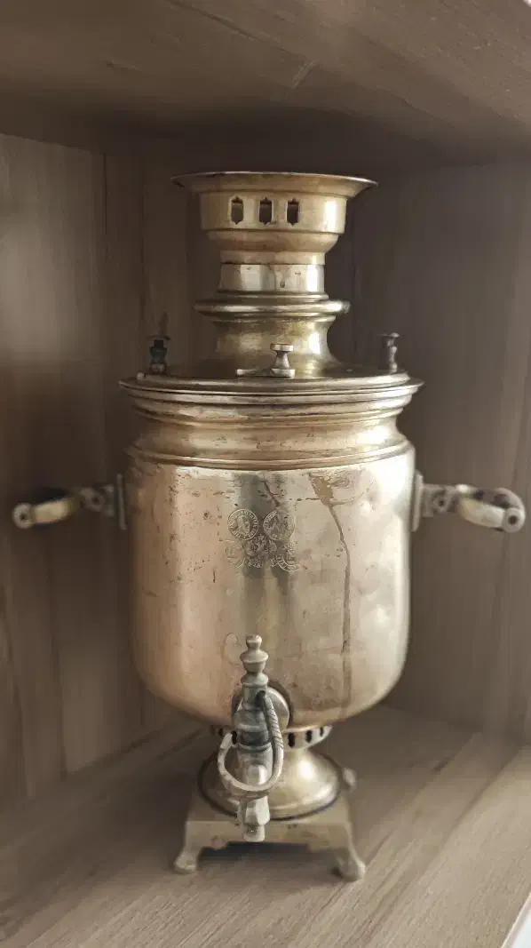 سماور ذغالی برنجی روسی|کلکسیون اشیاء عتیقه|لاهیجان, خمیر کلایه|دیوار