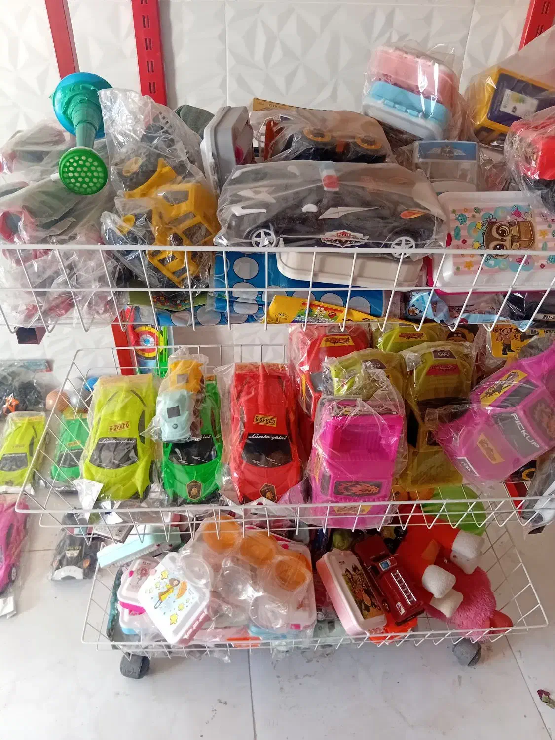 ظروف پلاستیکی واسباب بازی|ظروف نگهدارنده، پلاستیکی، یک‌بارمصرف|زبرخان, |دیوار