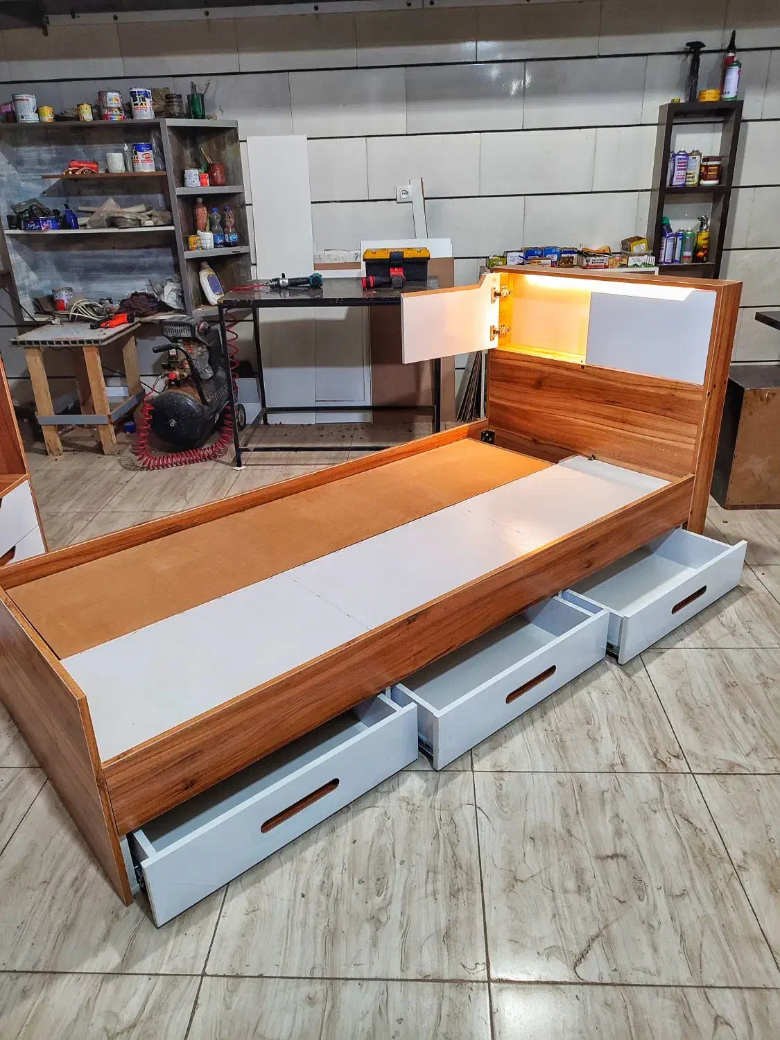 تخت بزرگسال سه کشو|تخت و سرویس خواب|خرمآباد, |دیوار