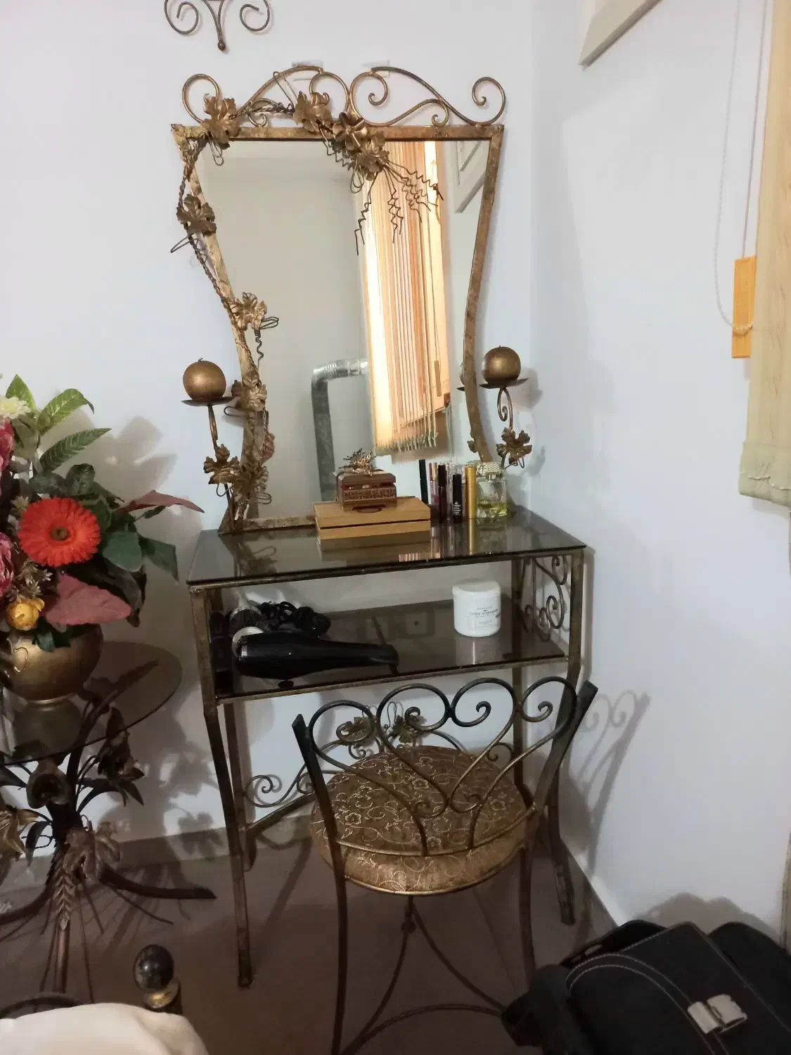 ست میز توالت فرفورژه|تخت و سرویس خواب|لاهیجان, حزین|دیوار